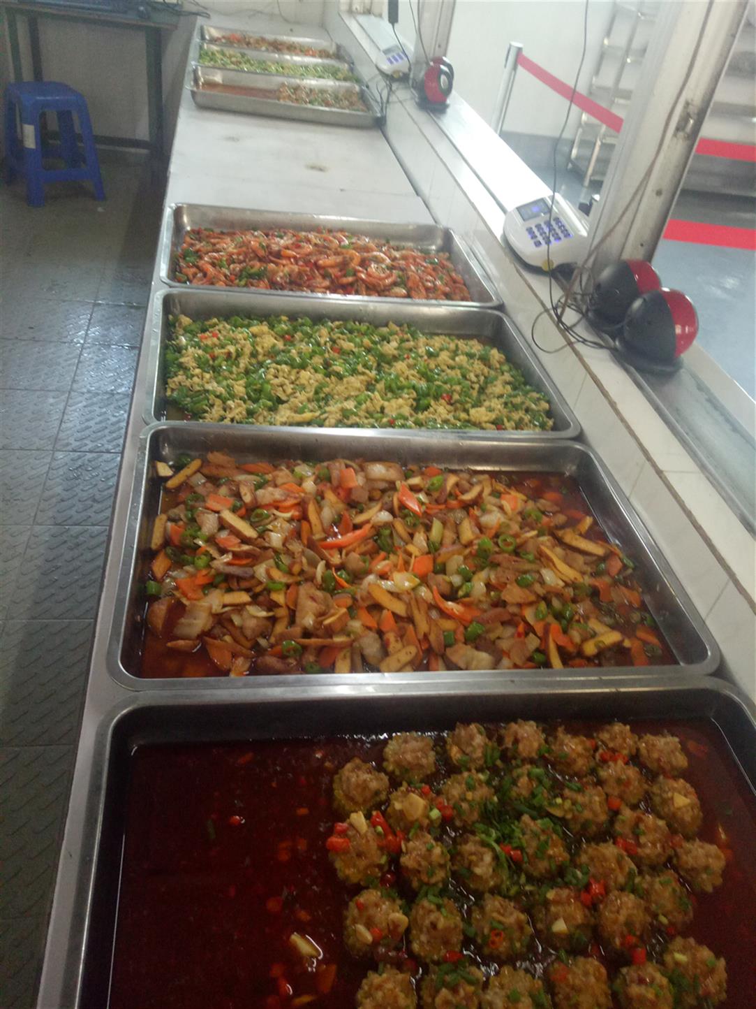 深圳工厂食堂承包服务 2公里内高效外包与一菜一价模式