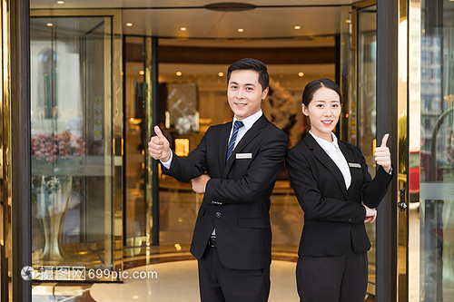 酒店管理服务人员接待形象与餐饮管理的关键要素